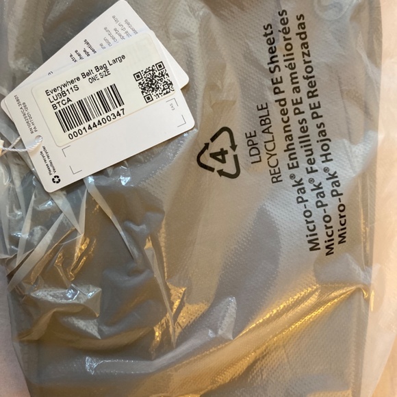 Lululemon large everywhere belt bag - Picture 2 of 2